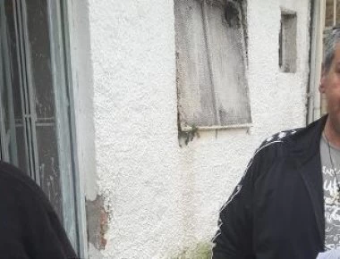 Μάνα και γιος ζουν χωρίς ρεύμα! (φώτο)